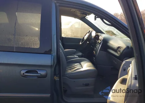 2005 Chrysler Town & Country Touring from USA, damaged, VIN 2C4GP54L75R171420